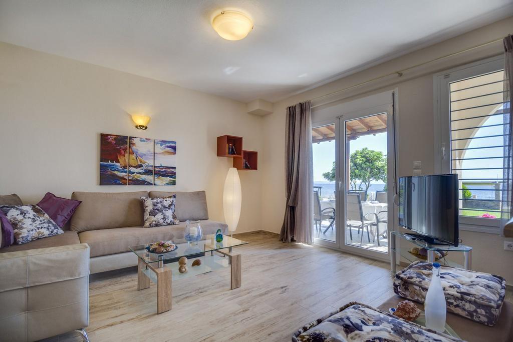 Villa Nefeli - Akti Salonikiou A Áyios Nikólaos Luaran gambar